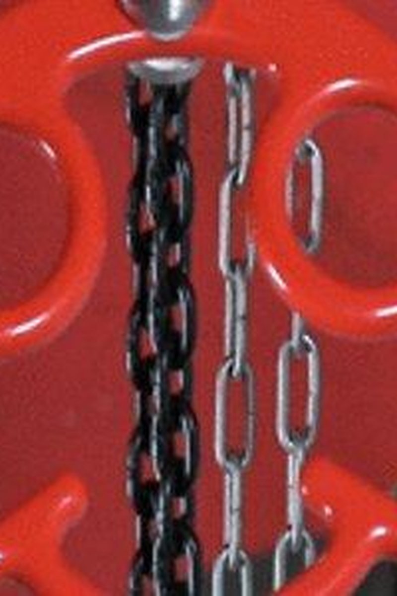 Cableties In A Crouch - Screenshot 1 of 4 - BDSM