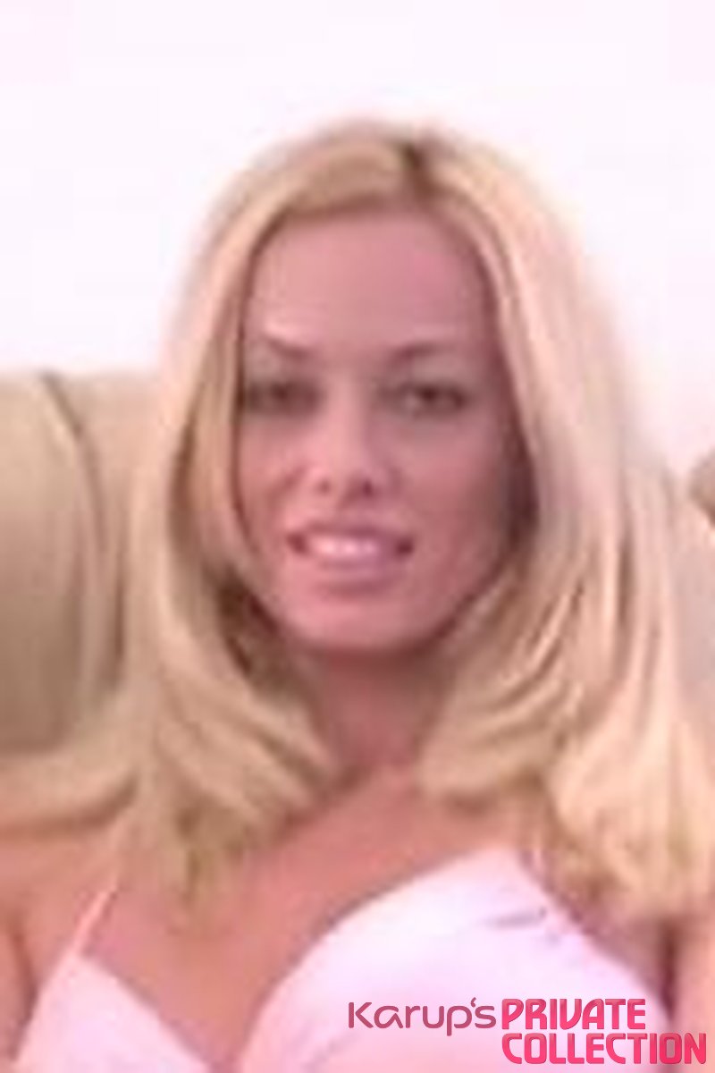 Anita - Screenshot 1 of 4 - Anita Dark