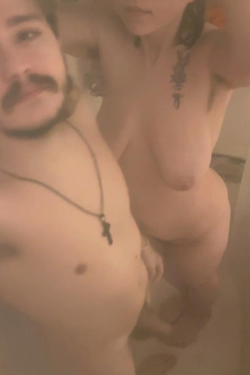 Join Us For Shower Time - Screenshot 1 of 4 - Amateur