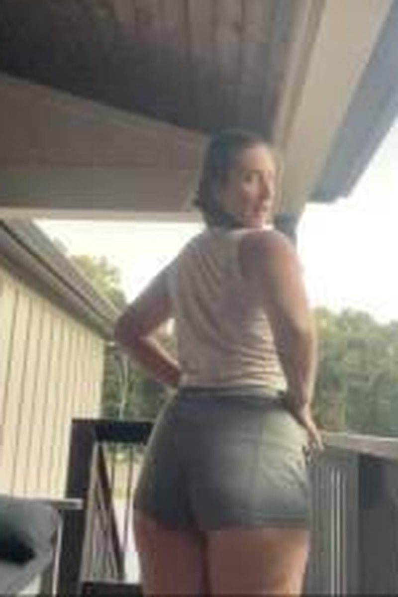 Dancing On The Deck - Screenshot 1 of 4 - Ass Fetish