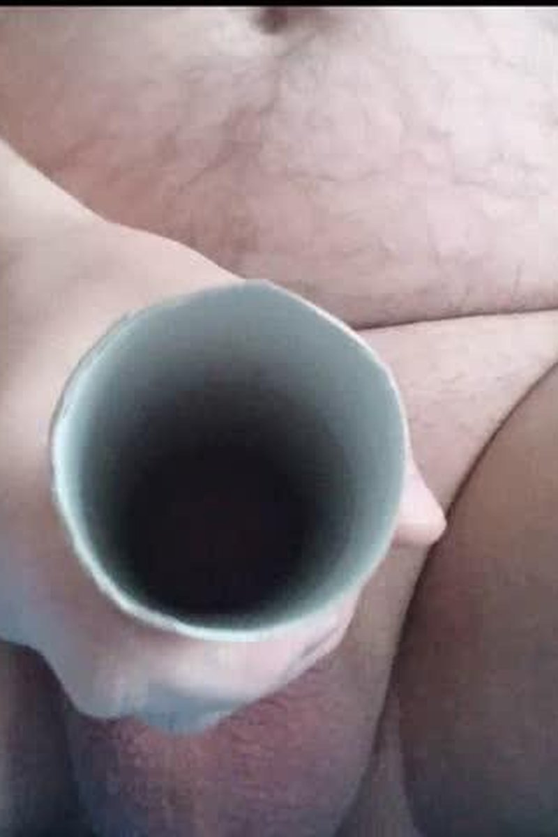 Fuck The Cardboard Roll - Screenshot 1 of 4 - Ass Worship