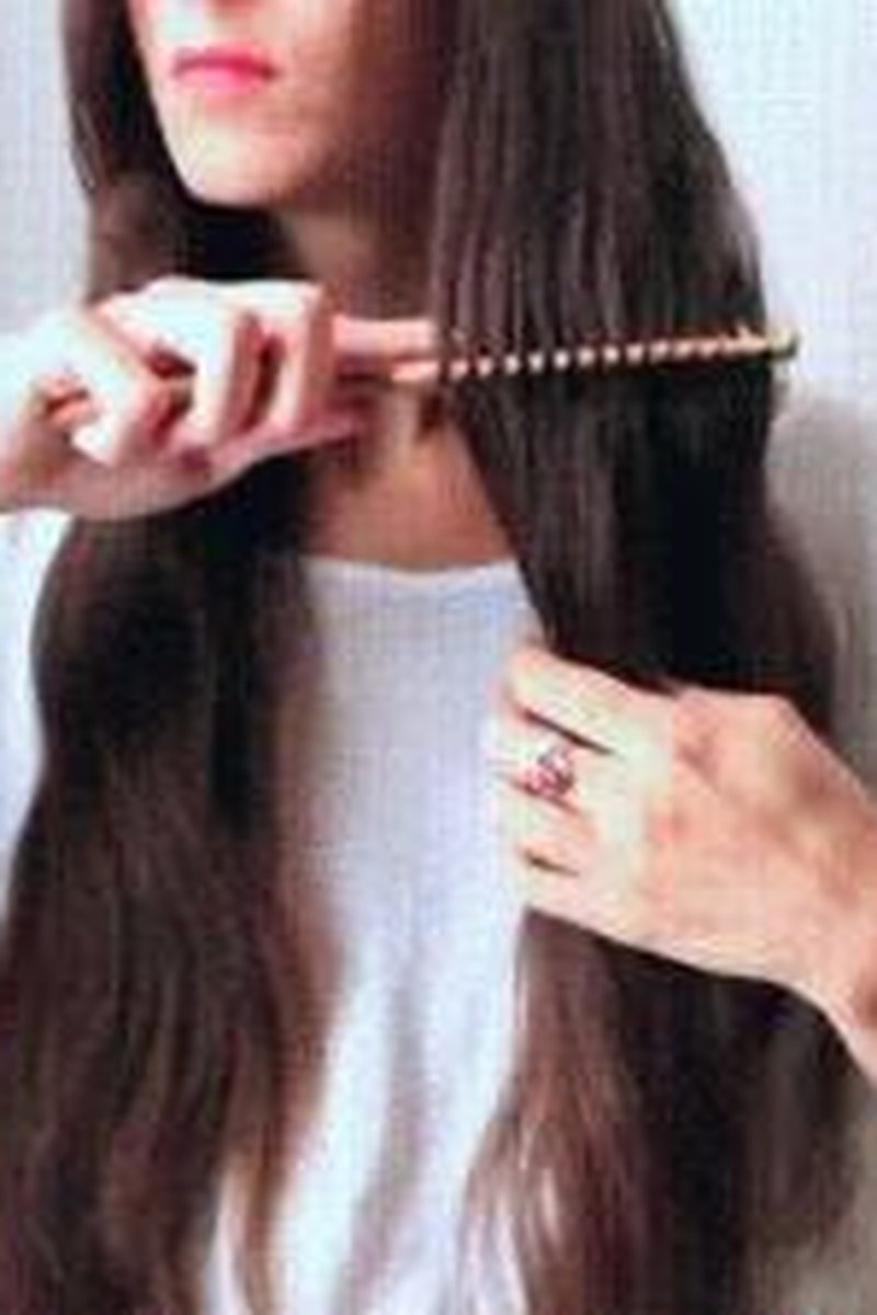 Brushing And Oiling My Royal Hair - Screenshot 1 of 4 - Body Worship