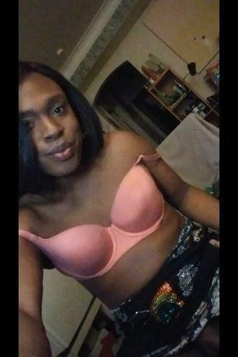 Pink Bra - Screenshot 1 of 4 - Black