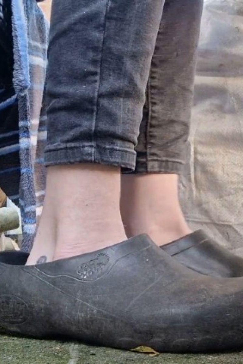 Barefeet Clogs - Screenshot 1 of 4 - Amateur