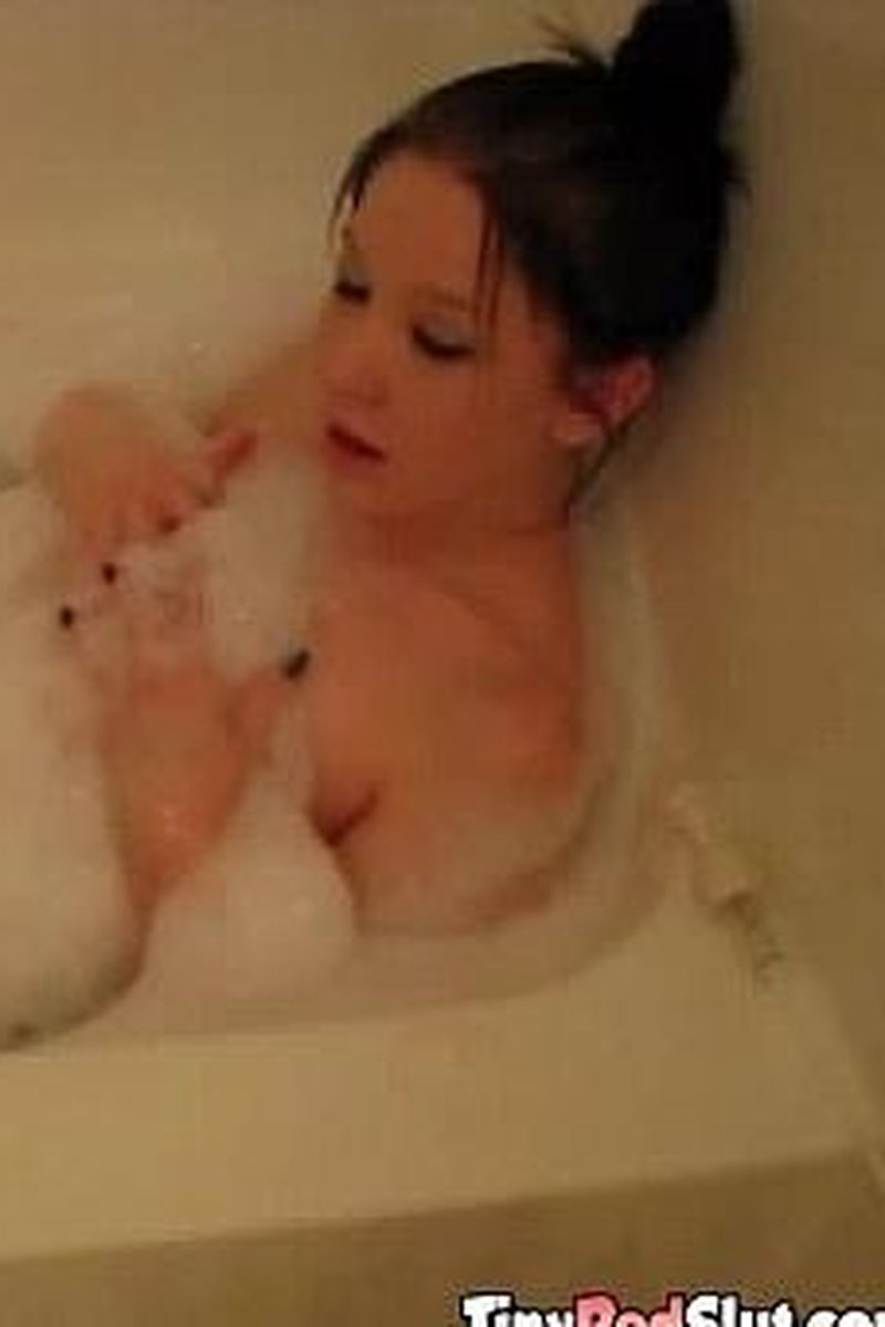 Tiny Red Slut 121 - Screenshot 1 of 4 - Amateur