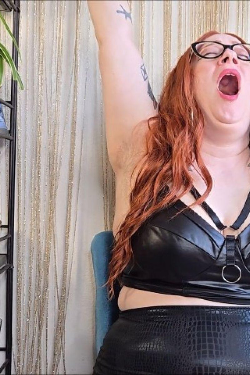 BBW Lazy Topless Yawns - Screenshot 1 of 4 - BBW