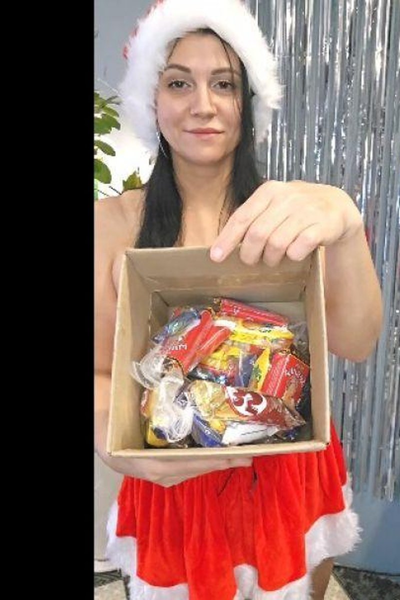 Gift Presentation. Congratulations - Screenshot 1 of 4 - Babes
