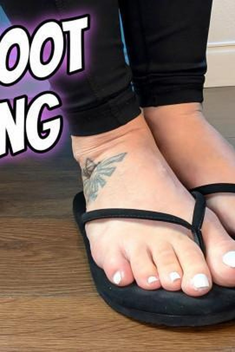 Hotel Foot Tapping - Screenshot 1 of 4 - Foot Fetish