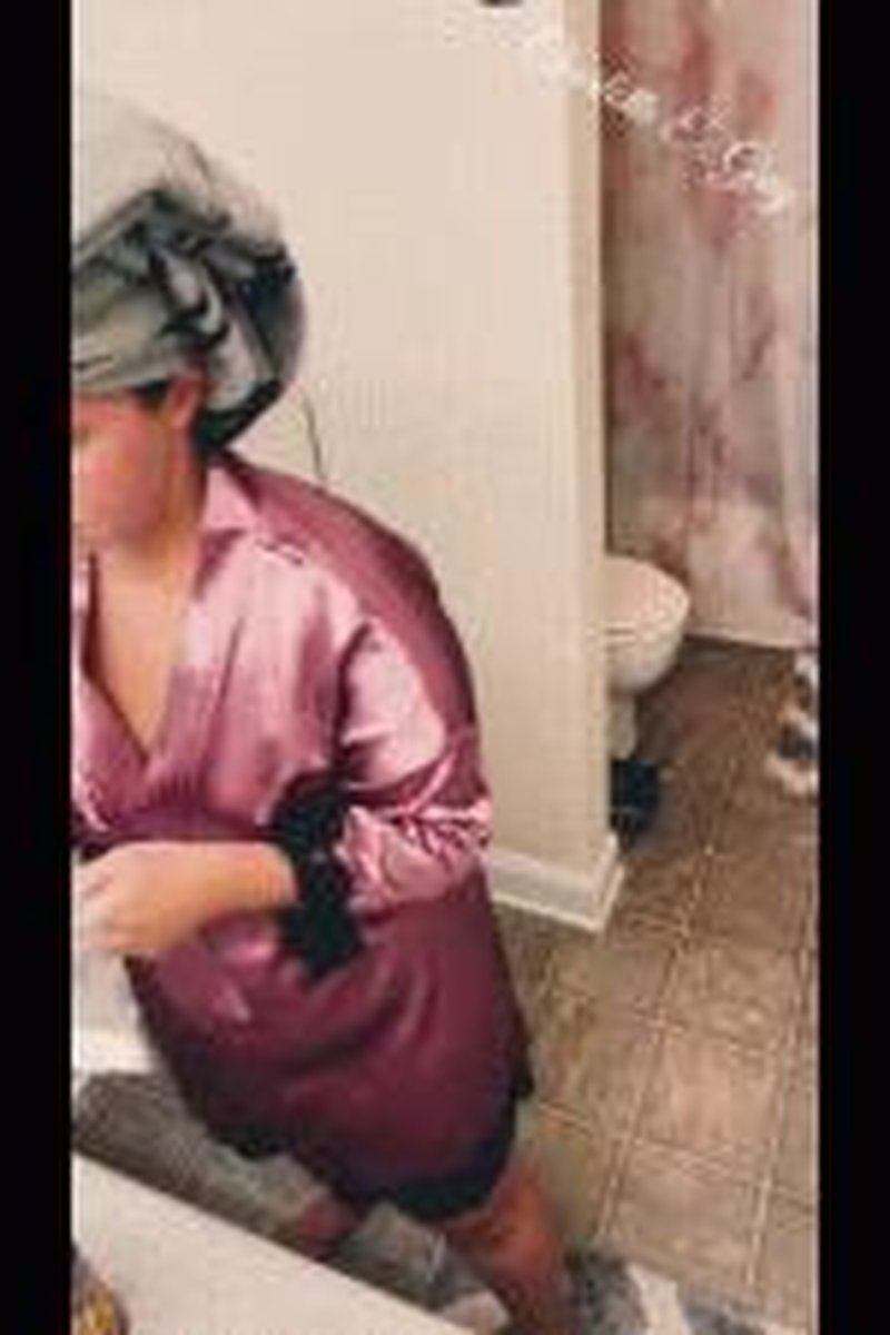 Post Shower Routine - Screenshot 1 of 4 - Bathroom