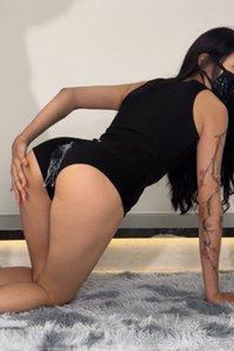 White Socks Ballbusting & CEI - Screenshot 1 of 4 - Blackbodysuit