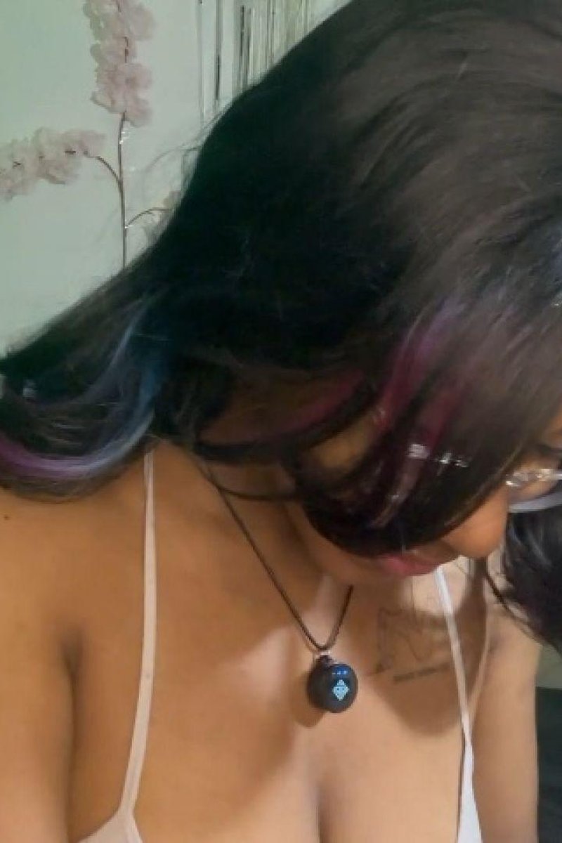 Snorting - Screenshot 1 of 4 - Sexygirl