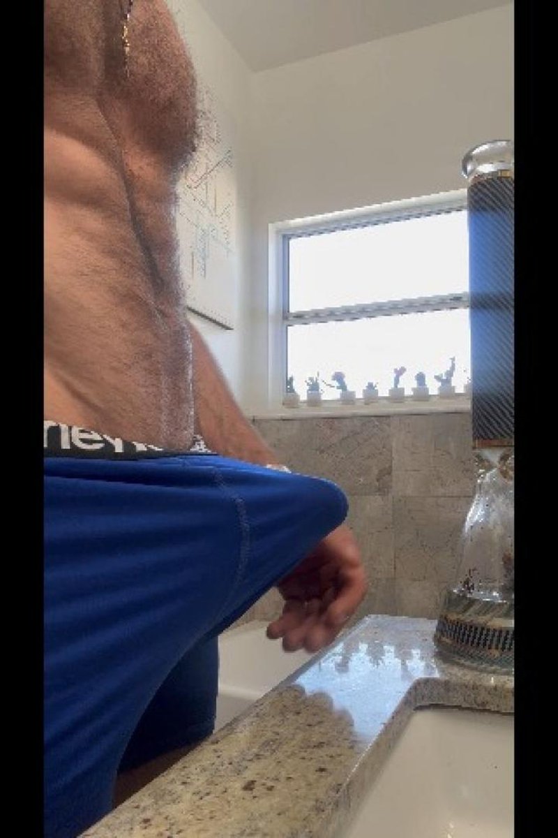 Throbbing - Screenshot 1 of 4 - Bitch