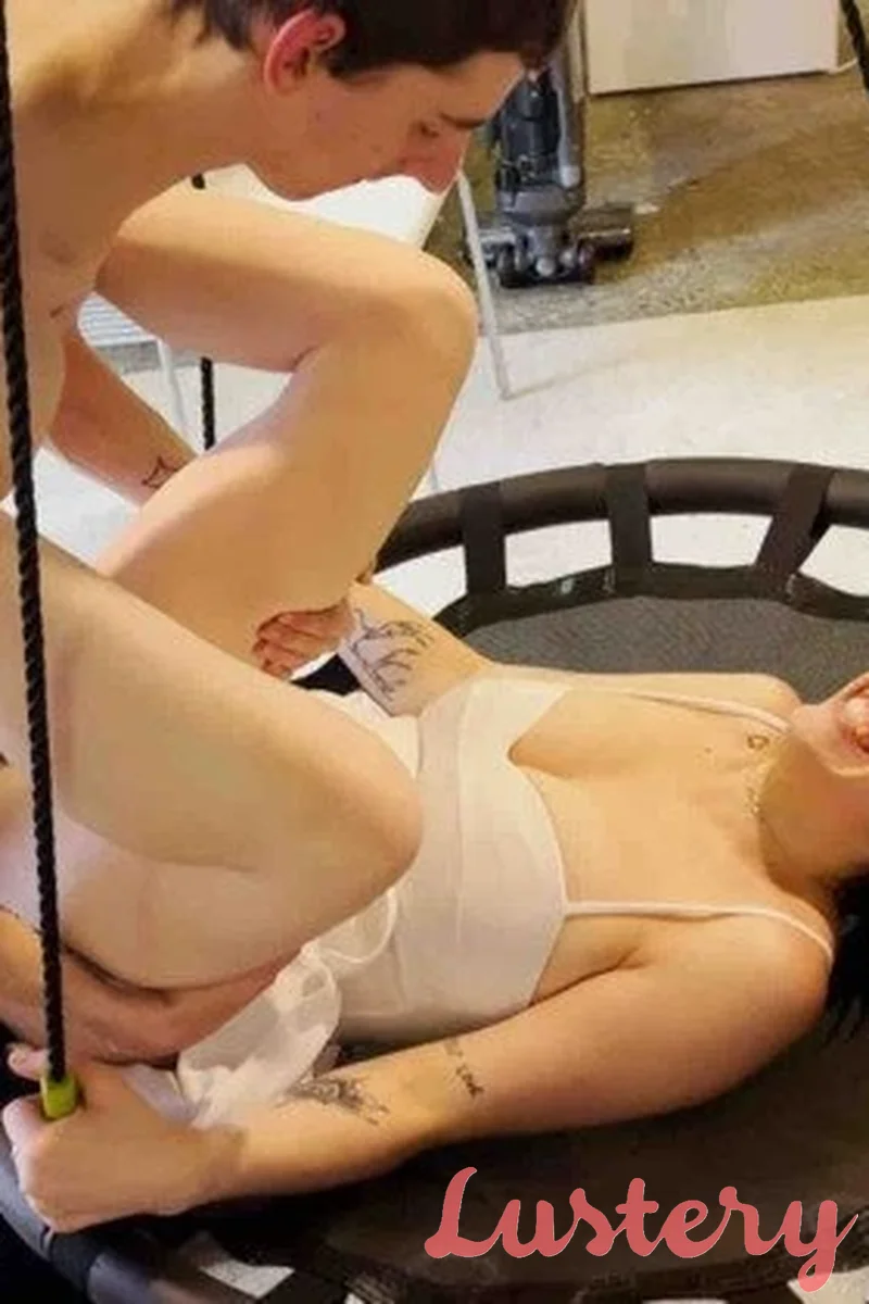 White Dress - Screenshot 1 of 4 - Bondage