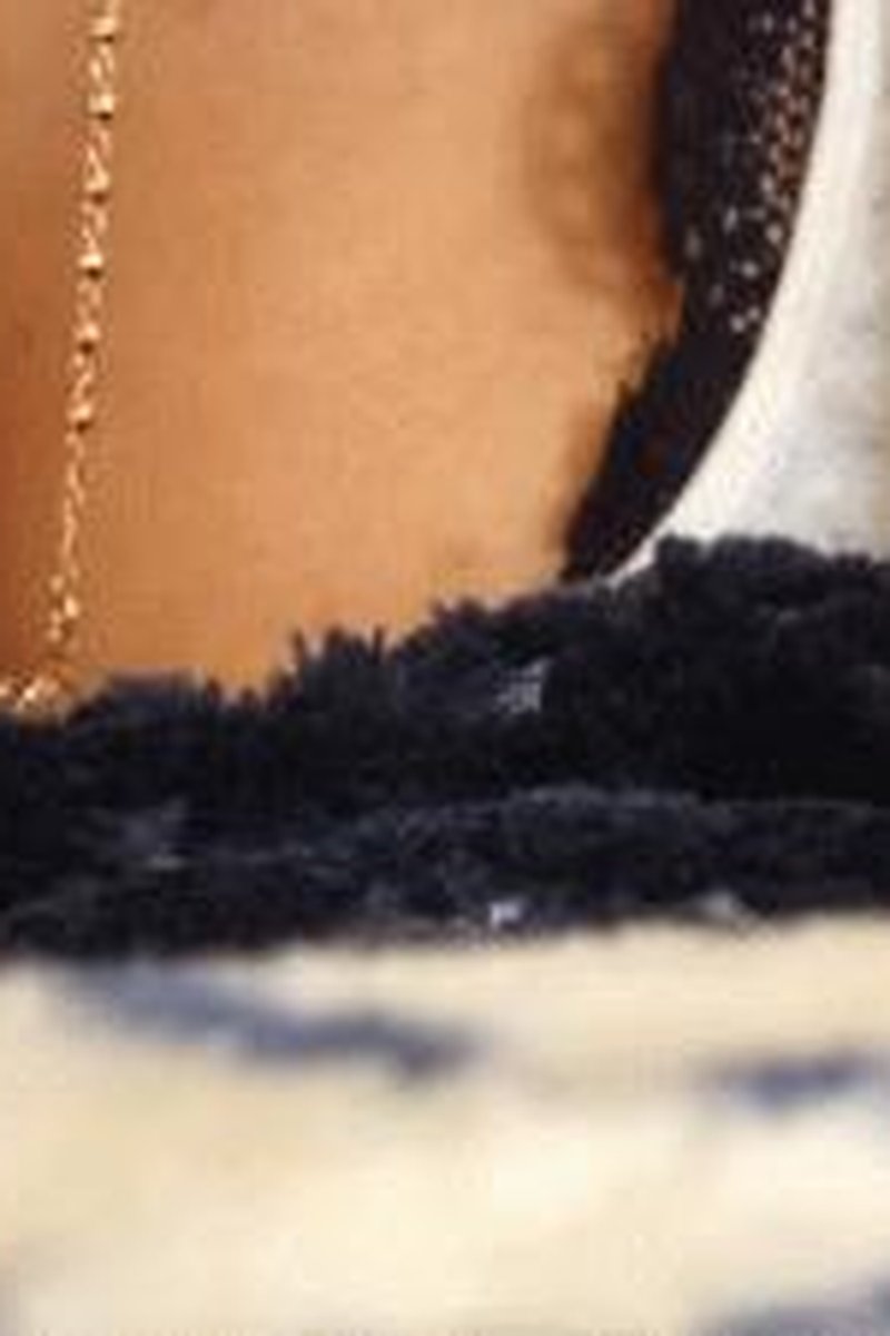 Giantess Amina Devours Peeps - Screenshot 1 of 4 - Femdom