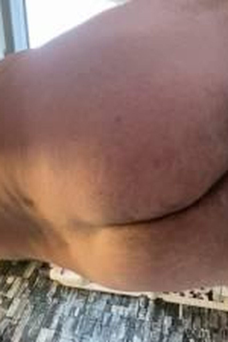 Hairy Bum - Screenshot 1 of 4 - Bathroom