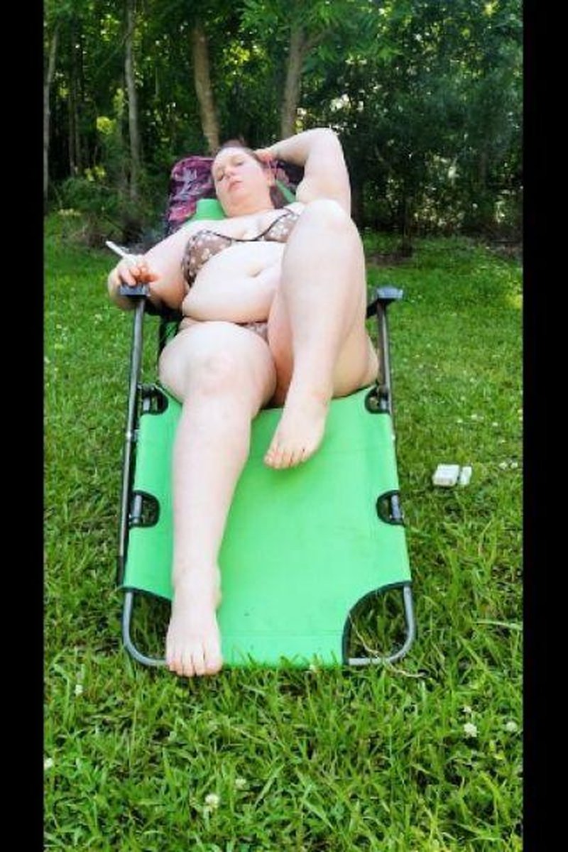 Sunbathing Tease - Screenshot 1 of 4 - BBW