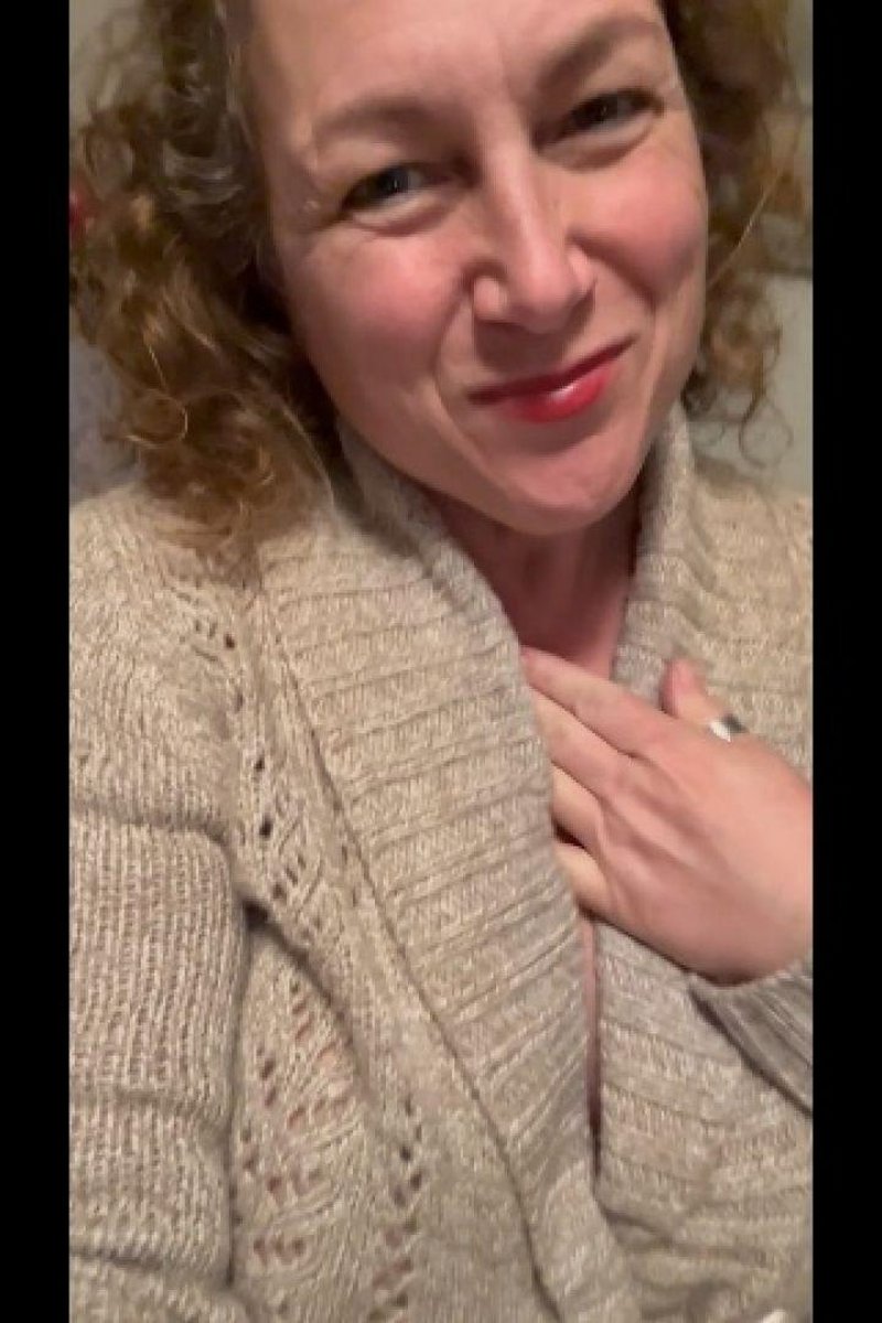 Teasing MILF - Screenshot 1 of 4 - Big Tits