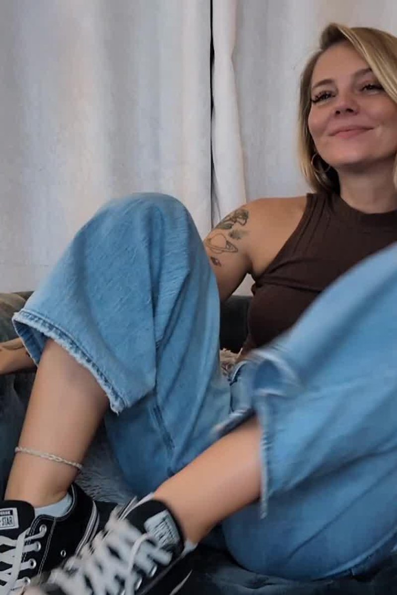 TP-iwantclipsmissmjbabii-mj-teases-and-worships-her-feet