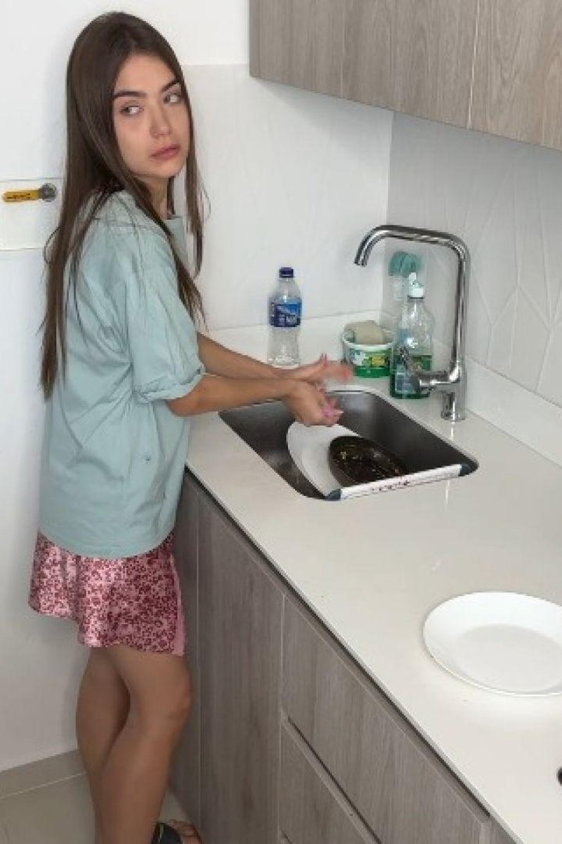 Organizing The Kitchen - Screenshot 1 of 4 - Latin Woman