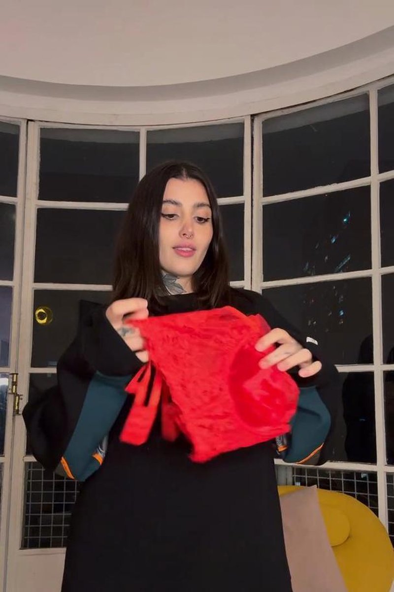 Pause Game 1 - Screenshot 1 of 4 - Lingerie
