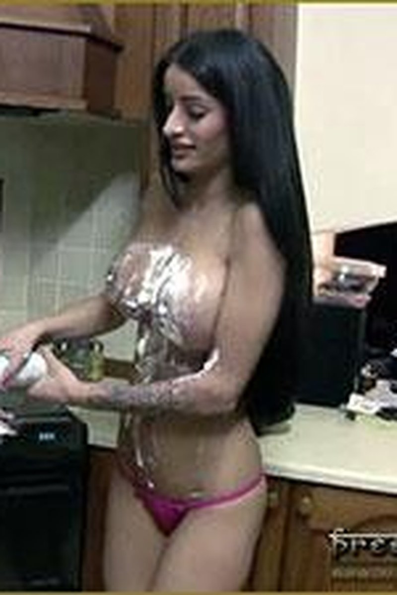 Twins Slow Mo - Screenshot 1 of 4 - Preeti Young