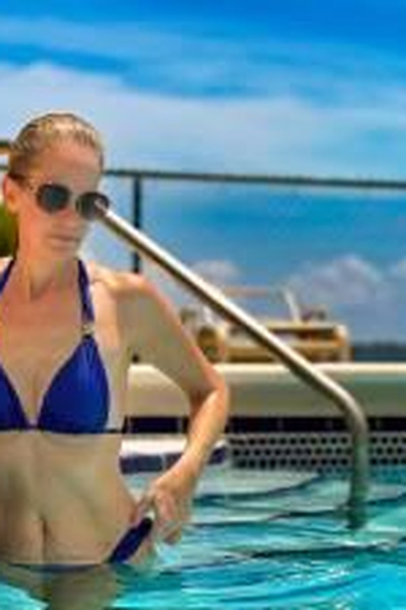 Pool Dayz - Screenshot 1 of 4 - Bikini-swimsuit Fetish