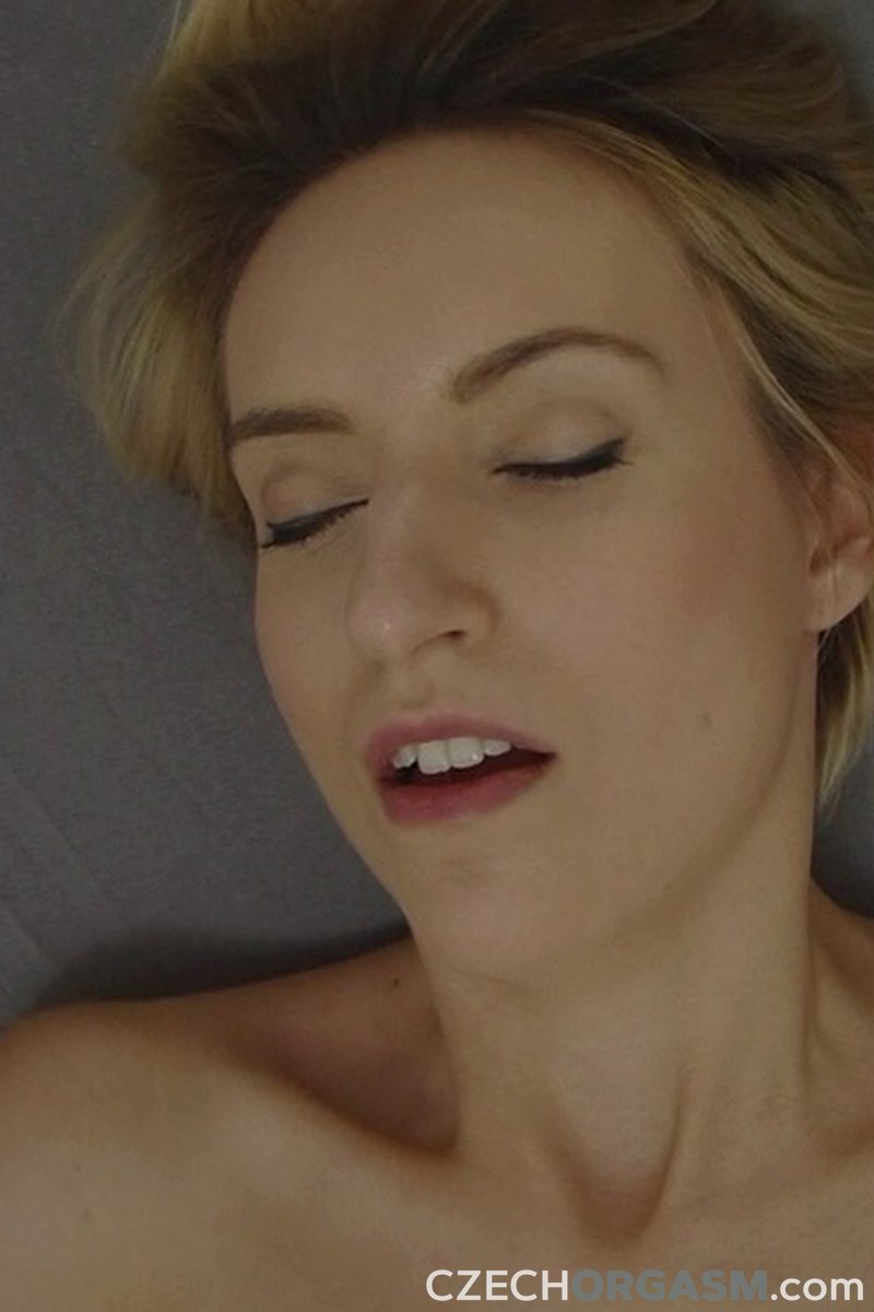 Ecstatic Blonde 4 - Screenshot 1 of 4 - Blond Hair