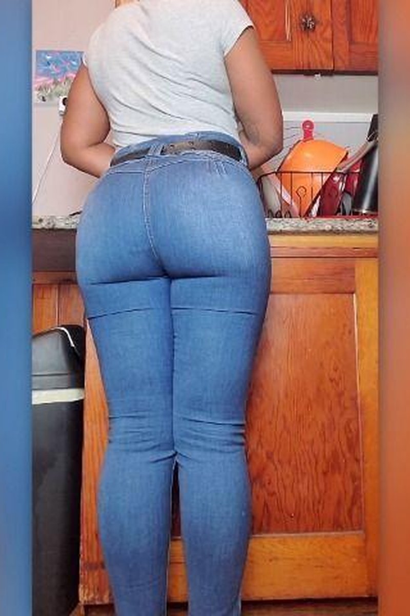 Bubble Butt Jean Tease - Screenshot 1 of 4 - Ass Fetish