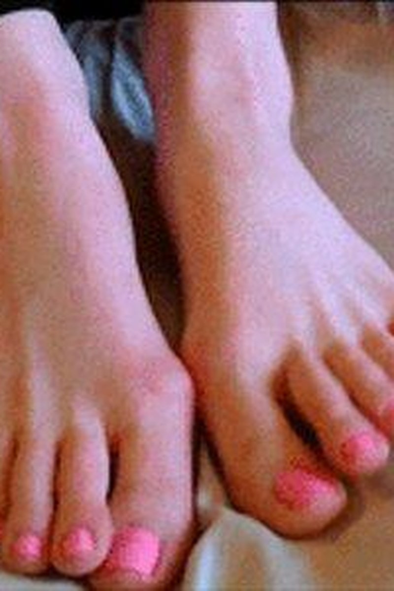 Toe Cracking - Screenshot 1 of 4 - Foot Fetish