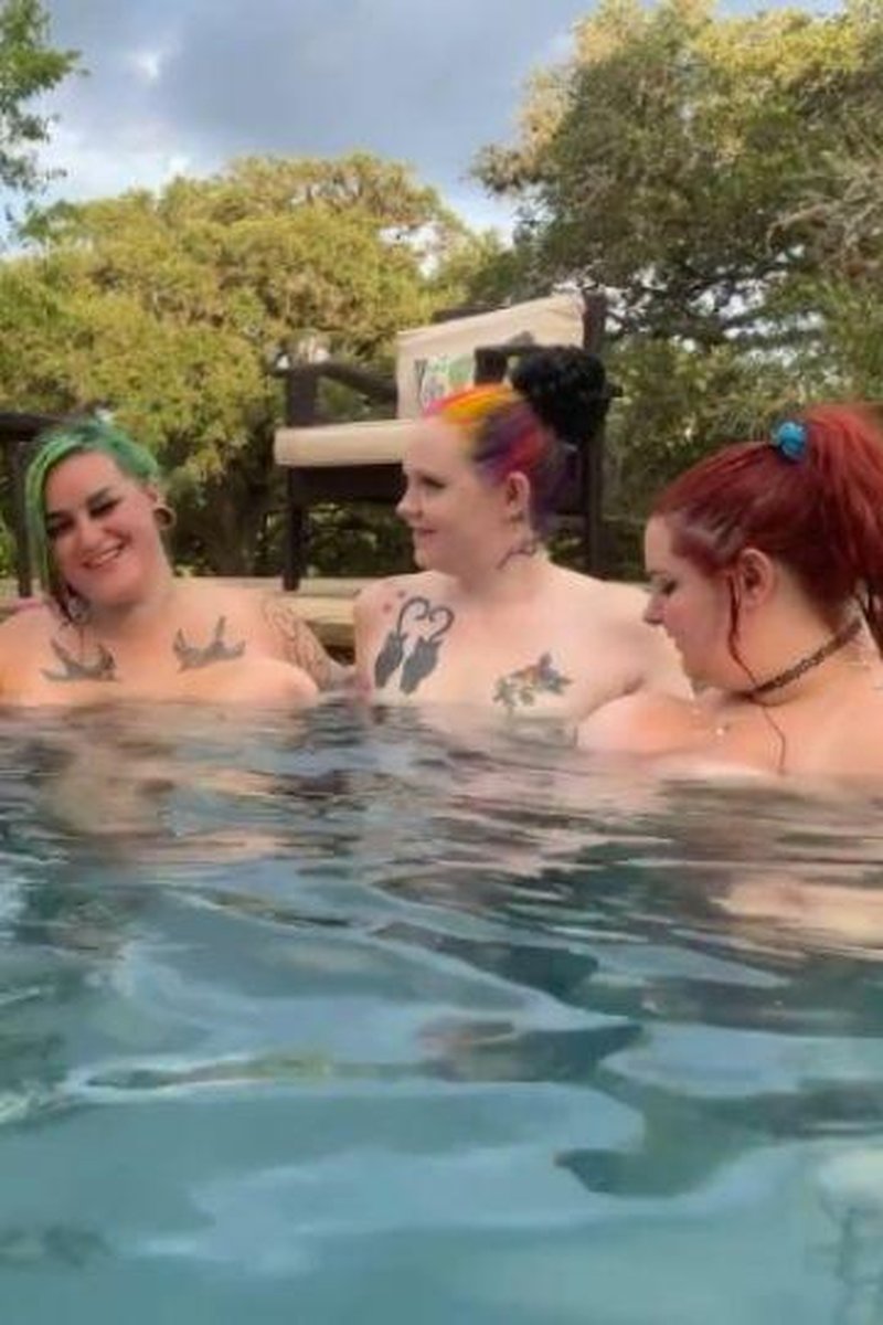 Silly Pool4Some - Screenshot 1 of 4 - BBW