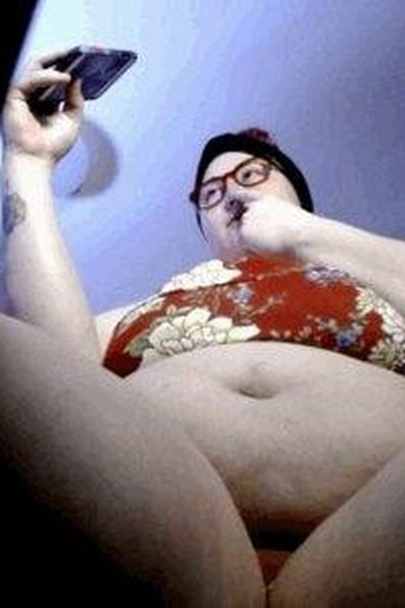 Spying on Piggy Step Sister Snapping Her Feeder(Mp4) - Screenshot 1 of 4 - BBW