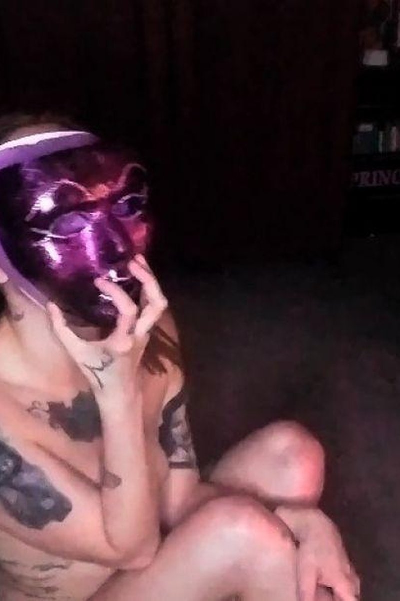 Insane Hot - Screenshot 1 of 4 - Alternative Girl