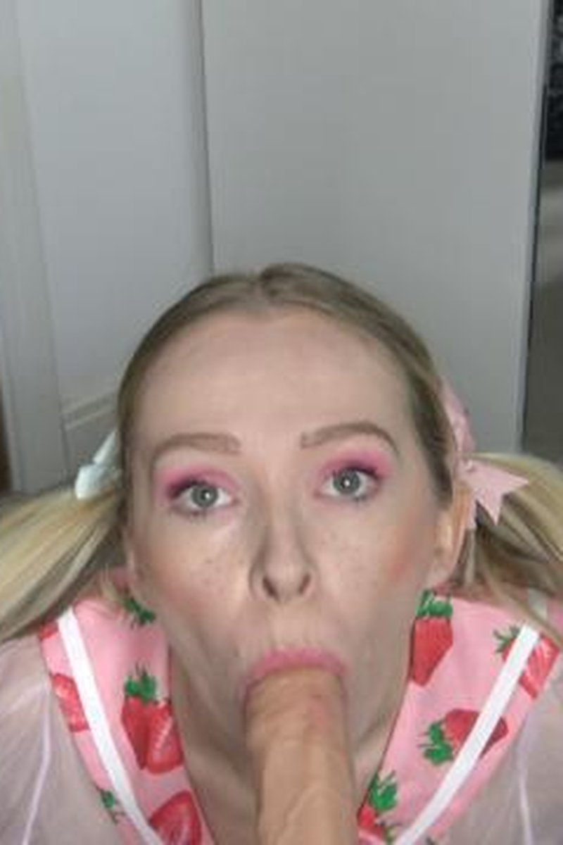 Filthy Pervy Daddy - Screenshot 1 of 4 - Blonde Hair (Female)
