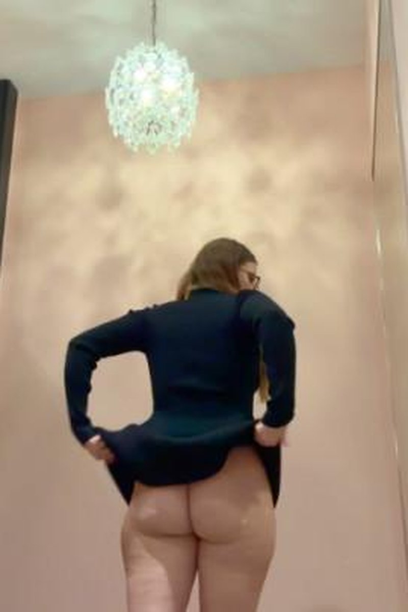 Store Fitting Room - Screenshot 1 of 4 - Changing Rooms