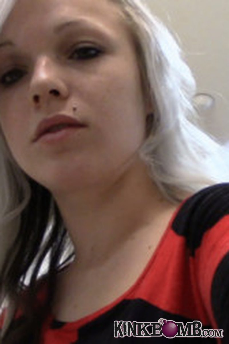 Princesspixie: Giantess Makeup Time - Screenshot 1 of 4 - Humiliation