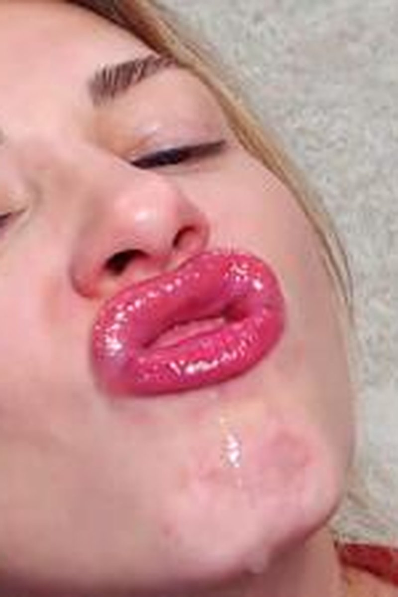 Lip Smelling - Screenshot 1 of 4 - Face Fetish