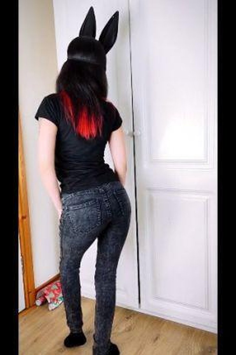 Sfw Dancing - Screenshot 1 of 4 - Babes