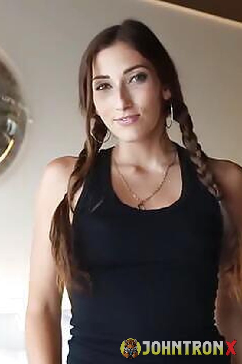 Stephanie - Screenshot 1 of 4 - Blowjob
