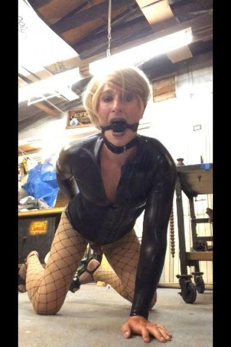 Crazy BDSM Session - Screenshot 1 of 4 - Anal