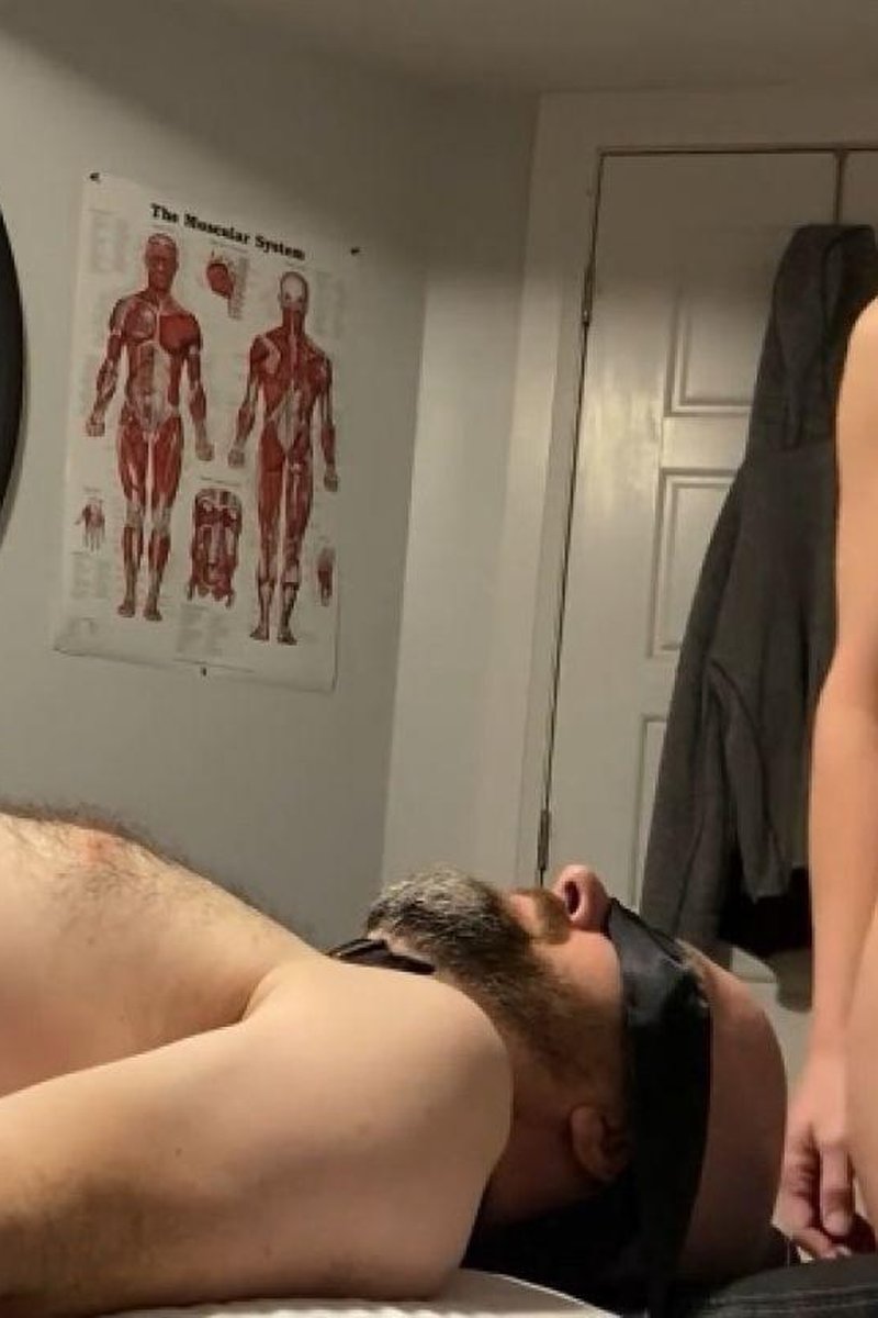 Dominant Face Sitting - Screenshot 1 of 4 - Amateur