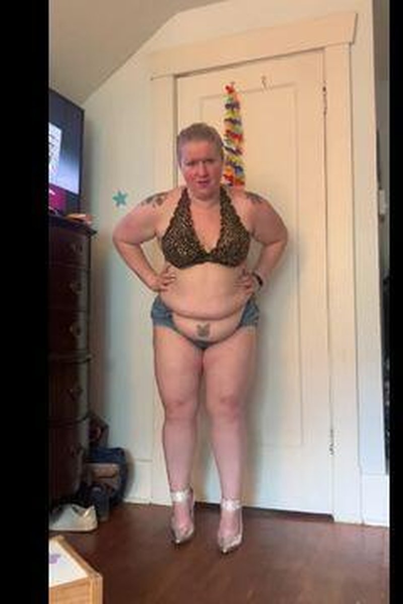 Mom Fucks Your Bully - Screenshot 1 of 4 - Amateur
