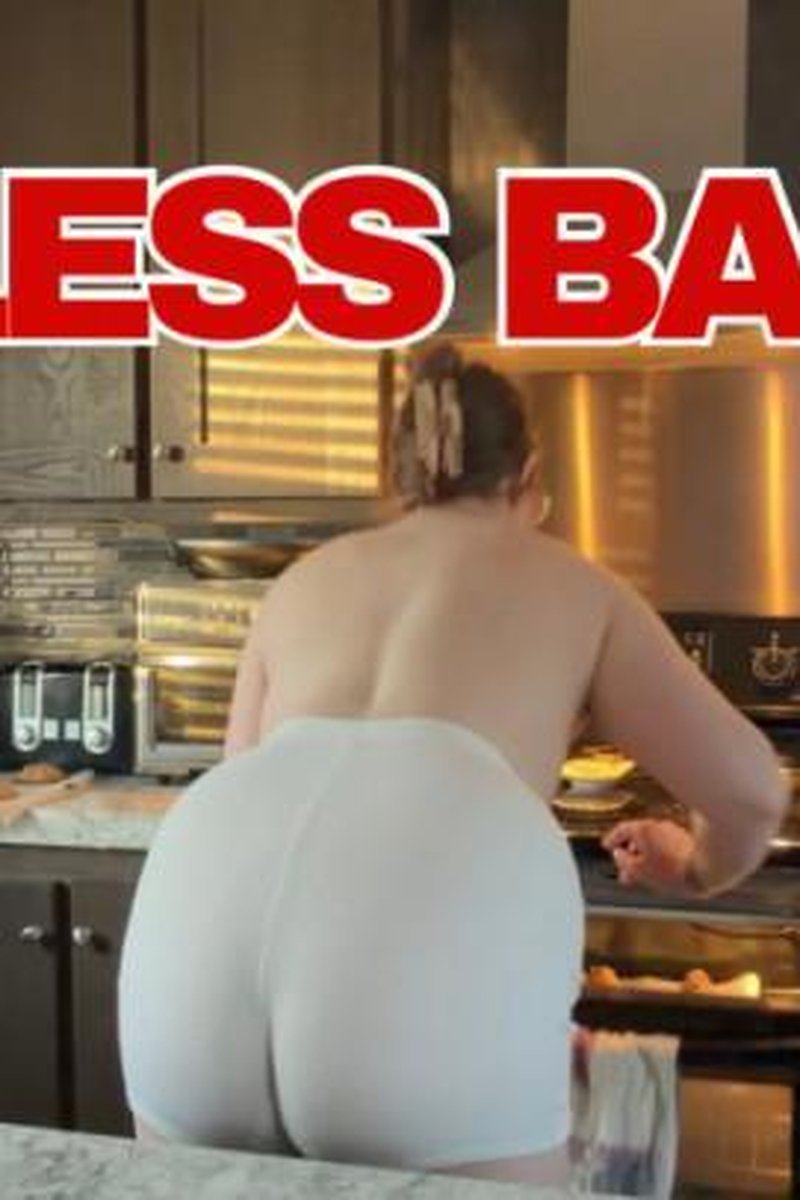 Topless Baking - Screenshot 1 of 4 - Baking