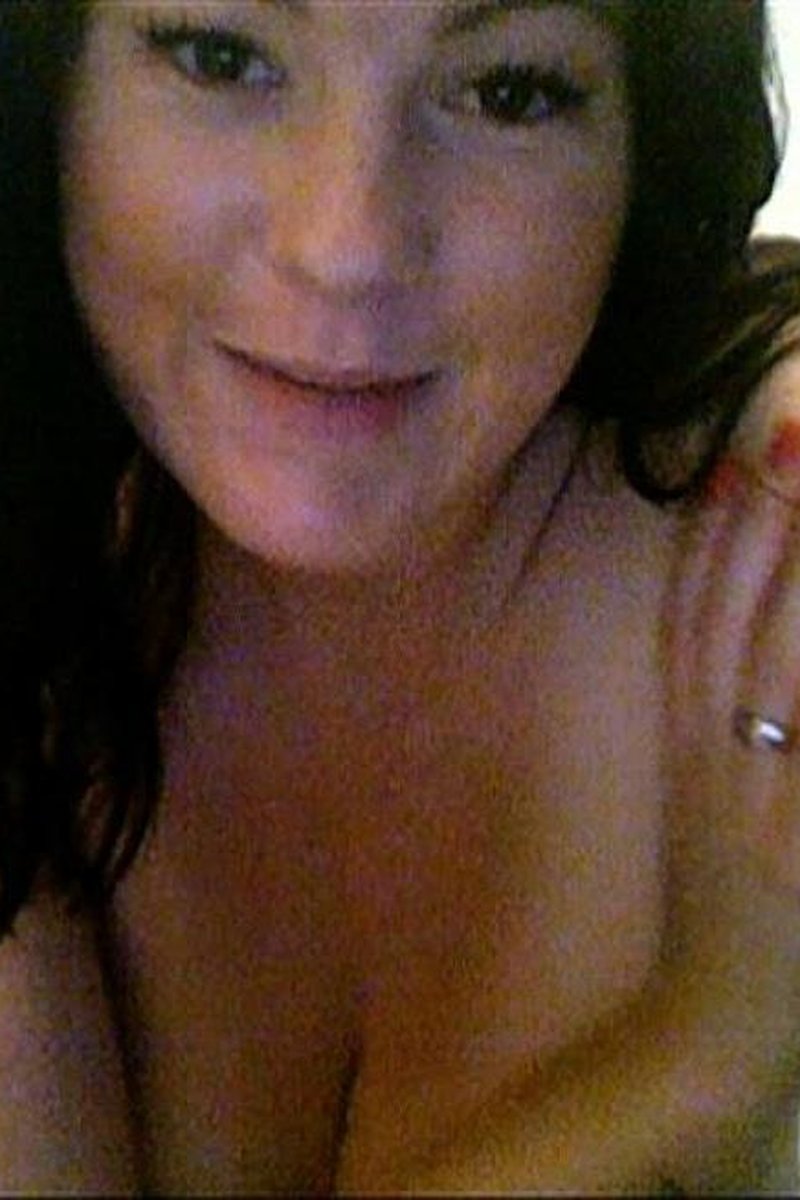 Webcam #72 - Screenshot 1 of 4 - Huge Tits