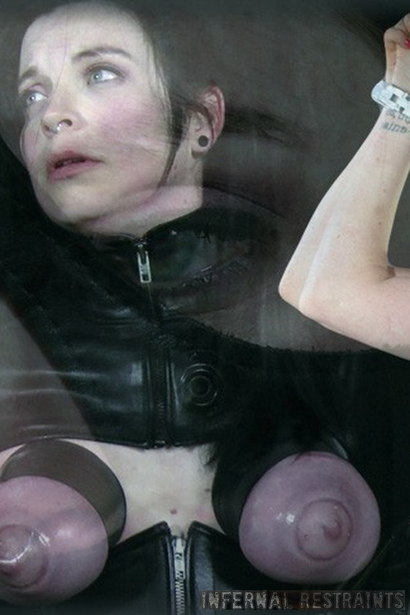 Blister - Screenshot 1 of 4 - BDSM