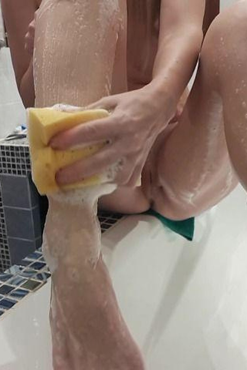 Soapy Bubbles Pee - Screenshot 1 of 4 - Bathroom
