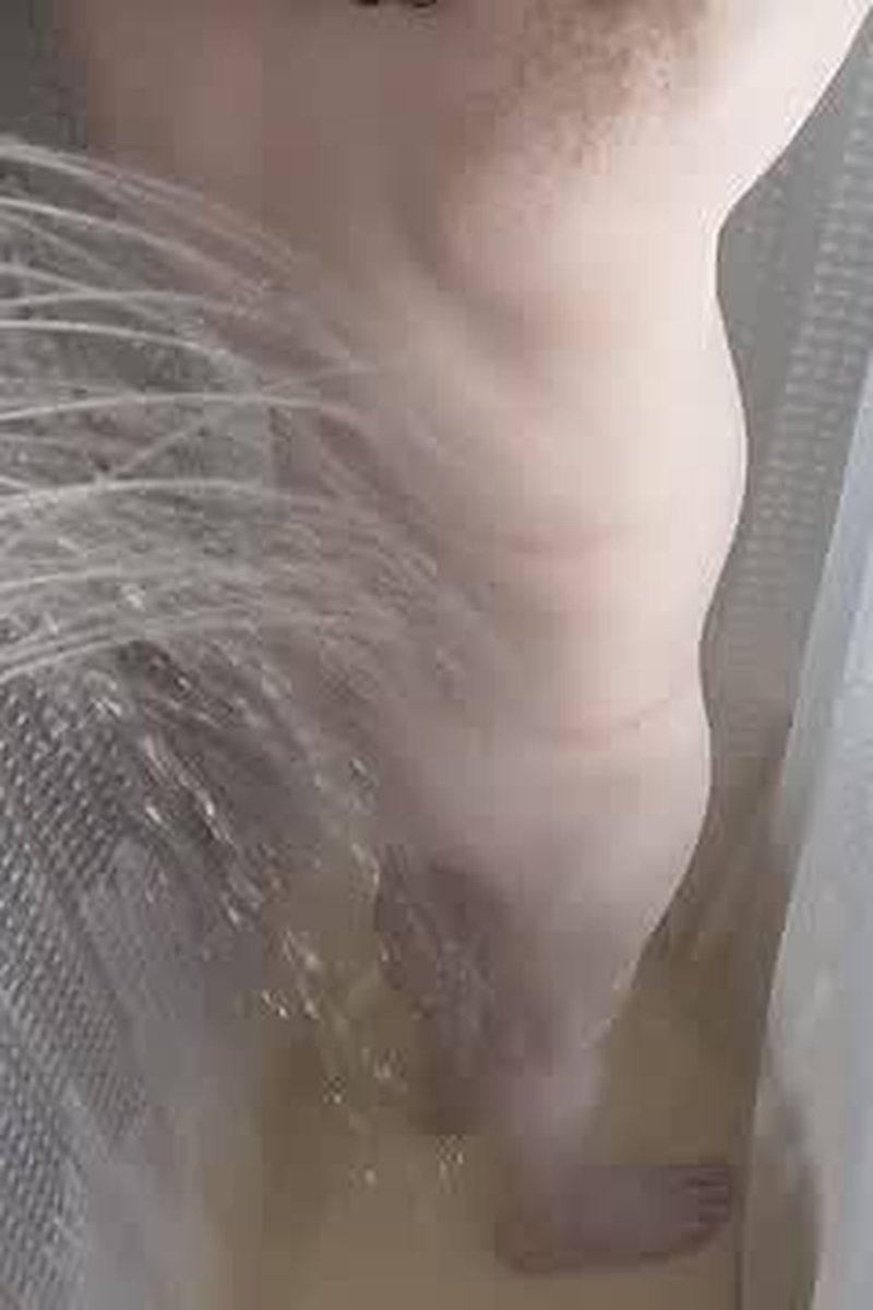 Need A Shower - Screenshot 1 of 4 - Bathroom
