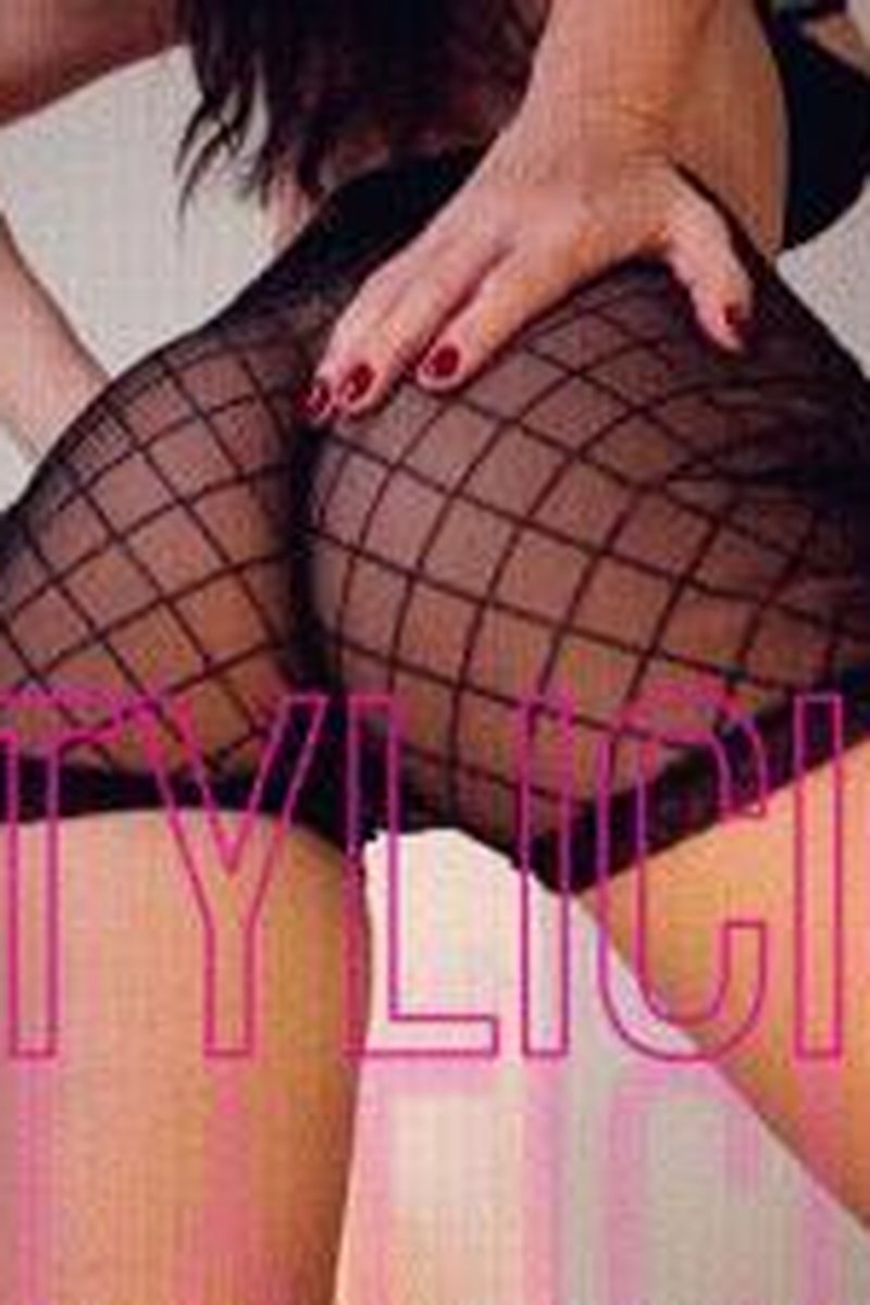 Bootyliclios - Screenshot 1 of 4 - Ass Crack