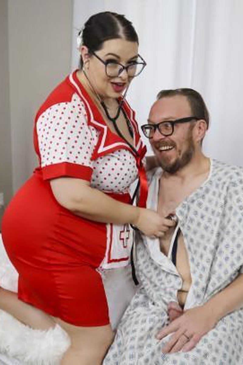 Sydney Gets A Sample - Screenshot 1 of 4 - BBW
