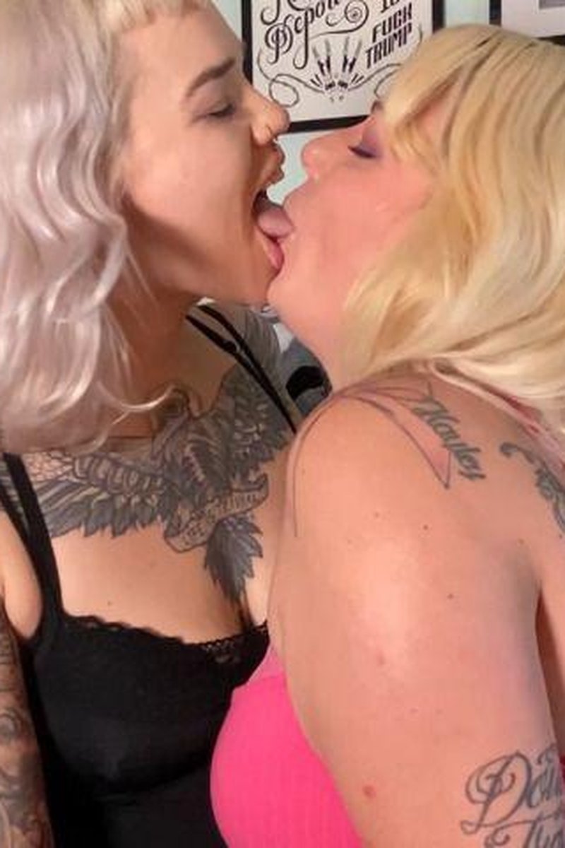 Deep Tongue - Screenshot 1 of 4 - Blonde Hair (Female)