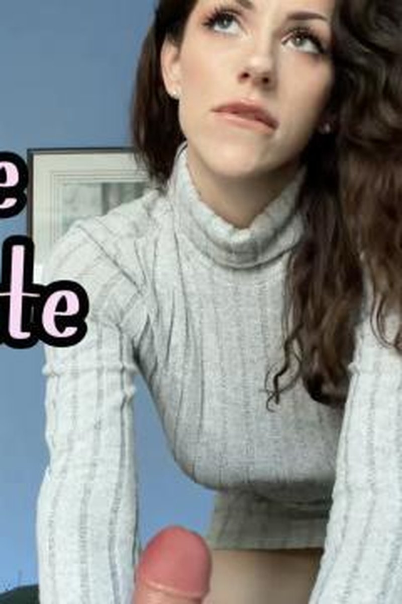 Quickie Roomie Fuck - Screenshot 1 of 4 - Amazing Blowjob